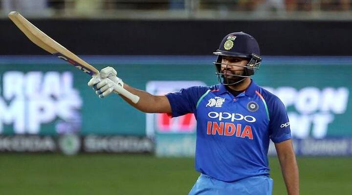 રોહિત શર્મા અને ધોની બંને વન ડેમાં 215-215 સિક્સ મારી ચુક્યા છે. જે પછી સચિન તેંડુલકર 195 સિક્સ સાથે ત્રીજા, 189 સિક્સ સાથે સૌરવ ગાંગુલી ચોથા અને 153 સિક્સ સાથે યુવરાજ સિંહ પાંચમાં નંબર પર છે.