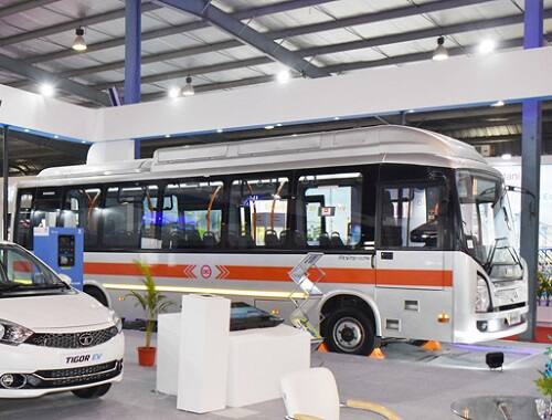 આ બસોના ચાર્જિંગ માટે એસટી ડેપોમાં ચાર્જિંગ સ્ટેશન પણ ઊભાં કરવામાં આવશે. આ જ રીતે ઓલા, ઉબેર અને અન્ય સંચાલકો સાથે બેઠક યોજી તેમને પણ સિટી સર્વિસમાં ઈલેક્ટ્રિક કારનો ઉપયોગ કરવા જણાવાયું છે.