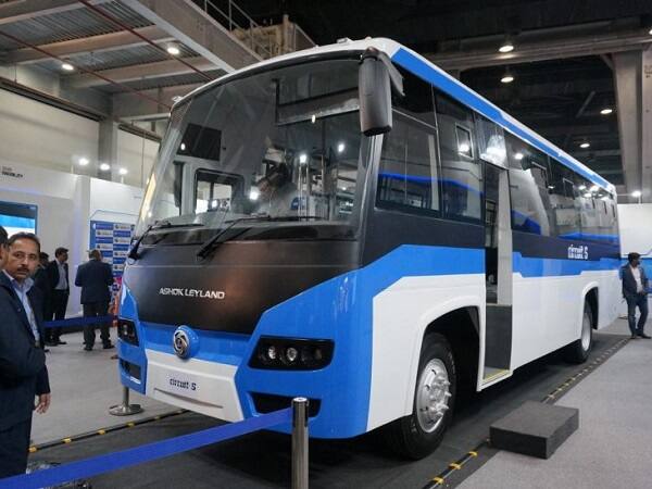 ગુજરાત સરકાર હવે ચાર્જિંગ સ્ટેશનો ઊભા કરવા માટેનું માળખું તૈયાર કરવાનું વિચારી રહી છે. ખાનગી ઇલેક્ટ્રિક વાહનો માટે શહેરોમાં અને હાઇવે પર સ્ટેશનો ઊભા કરવાની સાથે બેટરી રિપ્લેસમેન્ટ સહિતની વ્યવસ્થા ઊભી કરવામાં આવશે.