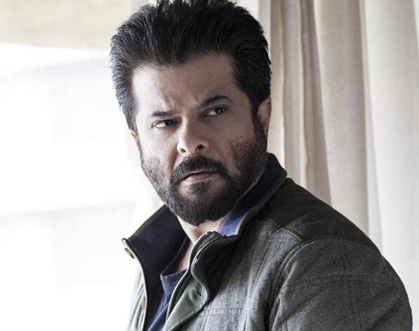 મુંબઈ: બોલિવુડના દિગ્ગજ અભિનેતા અનિલ કપૂરને ખભાની એક ગંભીર બિમારી છે જેનો ખુલાસો તેમણે પોતે કર્યો છે. અનિલ કપૂરે જણાવ્યુ કે તેમને શોલ્ડરમાં કેલ્સિફિકેશનની સમસ્યા છે. જેની સારવાર માટે તેઓ જર્મની જવાના છે. અનિલ કપૂર હાલમાં પોતાની આવનારી ફિલ્મ 'એક લડકી કો દેખા તો એસા લગા'ના પ્રમોશનમાં વ્યસ્ત છે. આ ફિલ્મ 1 ફેબ્રુઆરીના રિલીઝ થશે.