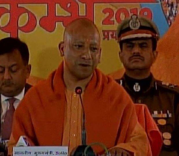 લખનઉ: પ્રયાગરાજમાં ઉત્તર પ્રદેશની યોગી સરકારની કેબિનેટ બેઠક મળી હતી. જેમાં કેટલાક મોટા નિર્ણય લેવામાં આવ્યા છે. આ બેઠક બાદ મુખ્યમંત્રી યોગી આદિત્યનાથે સર્જિકલ સ્ટ્રાઈક પર બનેલી ફિલ્મ ઉરીને રાજ્યમાં ટેક્સ ફ્રી કરવાની જાહેરાત કરી છે. મુખ્યમંત્રી યોગી આદિત્યનાથનું કહેવું છે કે આ ફિલ્મ દેશના યુવાઓ અને નાગરિકોમાં રાષ્ટ્રીયતાની ભાવના પેદા કરશે. યોગી સરકારની આ જાહેરાત બાદ દર્શકોને માટે પણ આ ફિલ્મ જોવી વધારે સસ્તી બનશે.