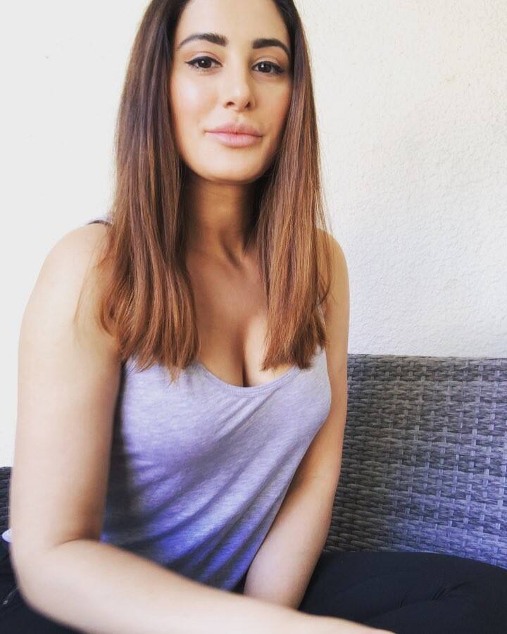 અમાવસ ફિલ્મની આખી ટીમ ખૂબ પ્રમોશન કરી રહી છે, પરંતુ નરગીસે ​​તેની ફિલ્મનું પ્રમોશન છોડી દીધુ અને અધવચ્ચે જ પ્રમોશન છોડી અમેરિકા રવાના થઇ ગઇ. જોકે આમ કરવા પાછળનું કારણ જાણીને તમને આઘાત લાગશે.