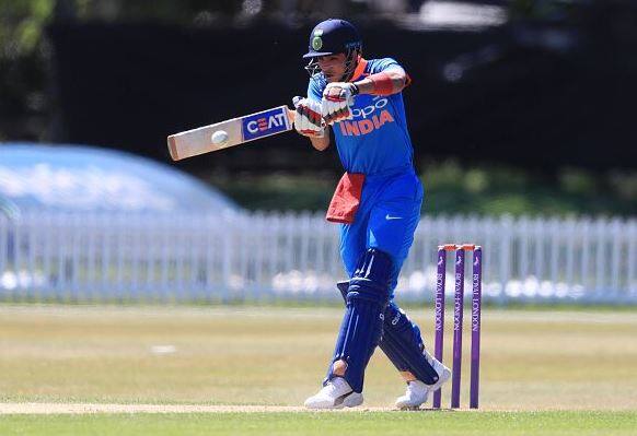 જોતજોતામાં શુભમન ગિલ એક મોટો બેટ્સમેન બની ગયો. જેણે ઘરેલુ ક્રિકેટમાં અનેક મોટા રેકોર્ડ તેના નામે કર્યા. પંજાબ માટે રમતી વખતે અંડર-16 વિજય મર્ચન્ટ ટ્રોફીમાં તેણે પ્રથમ વખત બેવડી સદી ફટકરી હતી. આ માટે તેને બીસીસીઆઈ તરફથી બેસ્ટ જૂનિયર ક્રિકેટરનો એવોર્ડ પણ આપવામાં આવ્યો હતો.