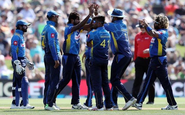 . ડ્રેસિંગરૂમમાં પણ બે સિનિયરો સામ-સામે હોવાથી યુવા ખેલાડીઓ માટે આદર્શ વાતાવરણ નથી. આવી સ્થિતિમાં એક ટીમ તરીકે રમવું મુશ્કેલ છે. વર્લ્ડ કપ નજીક છે, ત્યારે આ મામલે શ્રીલંકન બોર્ડ દખલ કરે તે જરુરી છે.