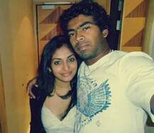 શ્રીલંકાના ક્રિકેટરમાં ખળભળાટ મચાવનારી આ યુવતી છે દિગ્ગજ ક્રિકેટરની પત્ની, જાણો કોણ છે