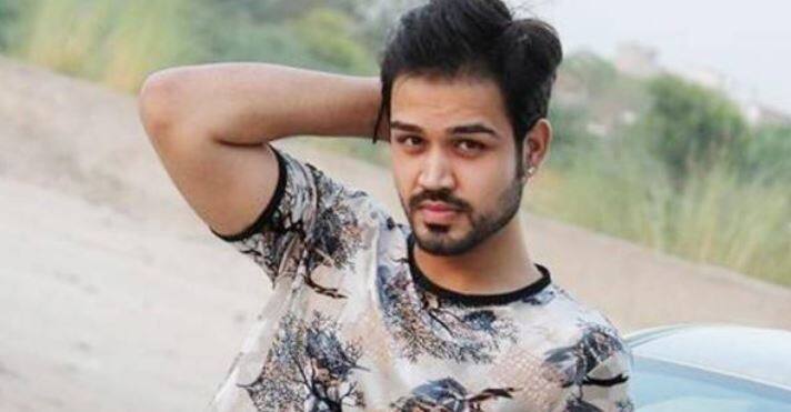 એક્ટરે કેમ આ પગલું ભર્યું તેની માહિતી સામે આવી નથી. રાહુલના પિતા મહેશ પુત્રના અચાનક નિધનના સમાચાર સાંભળી સ્તબ્ધ થઈ ગયા છે. તેમણે ફેસબુક પર પુત્રના નિધનનું દુઃખ વ્યક્ત કર્યું છે. તેમણે રૂપાલી કશ્યપ નામની મહિલાને પુત્રના સુસાઇડ માટે જવાબદાર ગણાવી છે.