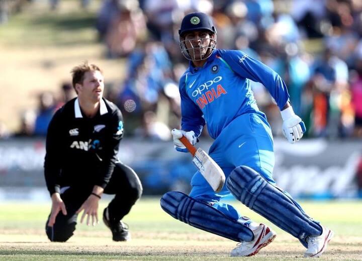 કોહલી-ધોનીની ગેરહાજરીઃ ટીમ ઈન્ડિયાને આ મેચમાં કોહલી અને ધોનીની ગેરહાજરી સ્પષ્ટ વર્તાઇ હતી. કોહલીને આરામ આપવામાં આવ્યો હોવાથી તે સીરિઝની બાકીની મેચો નથી રમવાનો. જ્યારે ધોની અનફિટ હોવાના કારણે ટીમમાં નહોતો. ધોની ઘણી વખત ટીમ ઈન્ડિયાએ શરૂઆતમાં 3 થી 4 વિકેટ ગુમાવ્યા બાદ સન્માનજક સ્કોર સુધી લઈ જવામાં સફળ રહ્યો છે.