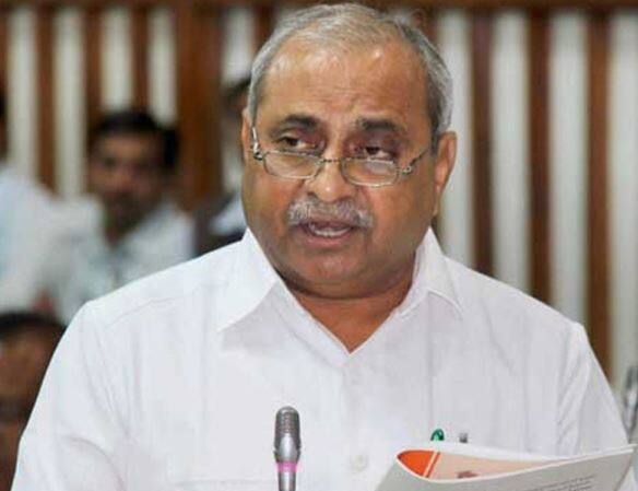 નાયબ મુખ્યમંત્રી નીતિન પટેલે જણાવ્યું કે સમગ્ર ગુજરાત રાજ્યના બધા જ સરકારી કર્મચારીઓને મોંઘવારી ભથ્થામાં 2 ટકાનો વધારો કરવામાં આવ્યો છે. જે અગાઉ 7 ટકા મળી રહ્યો હતો, હવે કુલ મળીને 9 ટકા મોંઘવારી ભથ્થાનો લાભ મળશે. રાજ્ય સરકારે કરેલી નવી જાહેરાતનો અમલ આગામી 1 ફ્રેબ્રુઆરીથી જ કરવામાં આવશે. તો નવી જાહેરાતનો લાભ રાજ્ય સરકારના પેન્શનરોને પણ મળશે. સાથે જ સરકારી કર્મચારીઓને એરિયર્સ સાથેનો પગાર માર્ચમાં મળશે.