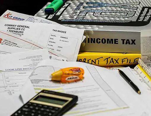 શુક્રવારે સવારે બજેટને લઈને હલચલ ઝડપી રહેશે. સૌથી પહેલા નાણા મંત્રાલયમાંથી બજેટના ડોક્યૂમેન્ટ સંસદમાં લાવવામાં આવશે. બાદમાં પીએમ મોદીની અધ્યક્ષતામાં કેબિનેટની સંક્ષિપ્ત બેઠક મળી શકે છે. આ બેઠક બાદ સંસદની બહાર સૂટકેસ સાથે પીયૂષ ગોયલનું ફોટો સેશન હોય શકે છે. સવારે 11 વાગ્યે પીયૂષ ગોયલ બજેટની સ્પીચ શરૂ કરશે.