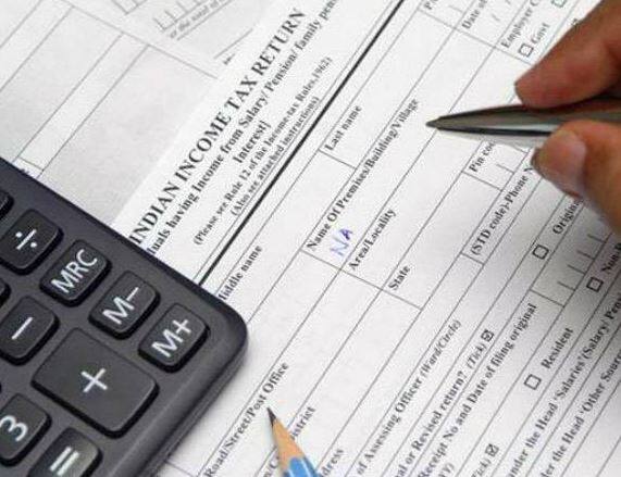 બજેટની અસર શેર બઝાર પર જોવા મળી શકે છે. દર વર્ષે બજેટના દિવસે શેર બજારમાં ચડાવ ઉતાર જોવા મળે છે. ગુરૂવારે સેન્સેક્સ 665.44 અંકની છલાંગ લગાવી 36256.69 પર જ્યારે નિફ્ટી 179.15 અંક ઉપર 10830.95ના સ્તર પર બંધ થયો હતો.