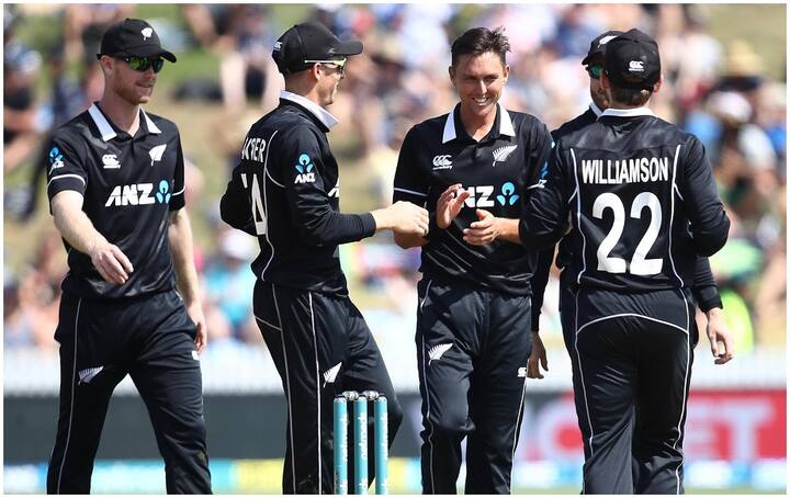 ટ્રેન્ટ બોલ્ટ વન-ડેમાં એક દેશમાં સૌથી ફાસ્ટ 100 વિકેટ ઝડપનાર દુનિયાનો પ્રથમ બોલર બન્યો છે. તેણે આમ ન્યૂઝીલેન્ડમાં કર્યું છે. આ પહેલા રેકોર્ડ પાકિસ્તાનના વકાર યૂનિસના નામે હતો. જેણે યુએઈમાં આવી સિદ્ધિ મેળવી હતી. ગ્લેન મેકગ્રા અને બ્રેટ લી એ ઓસ્ટ્રેલિયમાં આવી સિદ્ધિ મેળવી હતી. બંને 56-56 મેચ રમ્યા હતા આ જોડી ત્રીજા નંબરે છે.