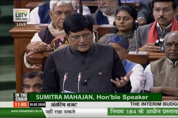 નવી દિલ્હીઃ સંસદ ભવનમાં આજે મોદી સરકારનું છેલ્લુ બજેટ નાણામંત્રી પિયુષ ગોયલ વાંચી રહ્યાં છે. પિયુષ ગોયલે પોતાના વચગાળાના બજેટમાં મધ્યમ વર્ગ માટે અનેક લોભામણી જાહેરાતો કરી, જેમાં એક જાહેરાત કામદારોને બૉનસ આપવાની પણ કરી હતી.