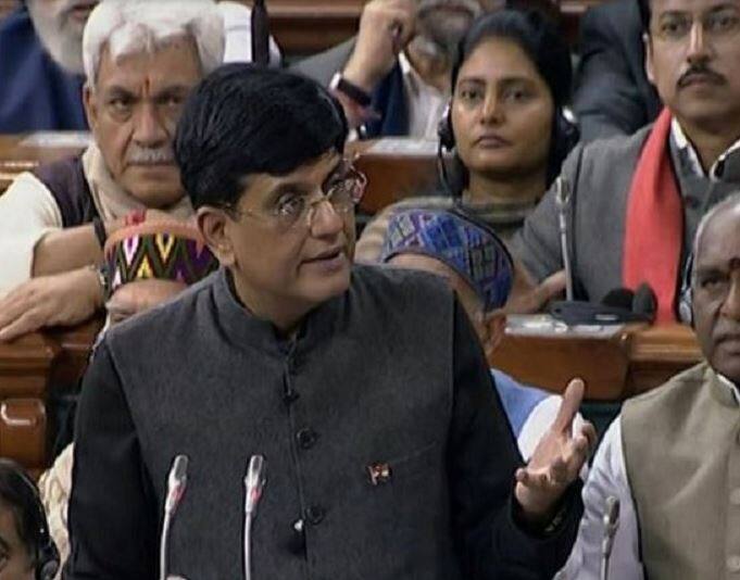 પીયૂષ ગોયલે જાહેરાત કરી છે કે ફિલ્મ બનાવવા માટે સિંગલ વિન્ડો ક્લિયરન્સની મંજૂરી ફિલ્મ નિર્માતાઓને આપવામાં આવશે. એટલું જ નહી પાયરેસી સામે લઢવા સિનેમેટોગ્રાફી એક્ટમાં એન્ટી-કૈમકોડિંગ પ્રાવધાન લાગુ કરવામાં આવશે. આ પહેલાં સિંગલ વિન્ડો ક્લિયરન્સ માત્ર વિદેશી ફિલ્મ નિર્દેશકોને જ મળતું હતું, પરંતુ હવે ભારતમાં કોઇપણ ભાષામાં ફિલ્મ શૂટ કરનારા નિર્દેશકોને આનો લાભ મળશે. આનાથી બોલિવૂડમાં ખુશી જોવા મળી રહી છે.