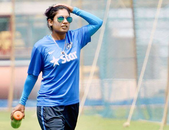 ઉલ્લેખનીય છે કે ભારતીય મહિલા ક્રિકેટ ટીમને ત્રીજી અને અંતિમ વનડેમાં ન્યૂઝીલેન્ડ 8 વિકેટથી હરાવી દીધી હતી. જો કે ભારતે આ સીરીઝી પહેલાથીજ પોતાના નામે કરી લીધી હતી.