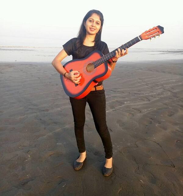 બનાવની જાણ થતાં અડાજણ પોલીસ ઘટનાસ્થળે પહોંચી હતી જ્યાંથી પોલીસને એક સુસાઈડ નોટ મળી આવી હતી. જેમાં મનાલી પટેલે સાસરિયાઓ ત્રાસ આપતાં હોવાનો અને વારંવાર છૂટાછેડા માટે દબાણ કરતાં હોવાનો ઉલ્લેખ કર્યો છે.