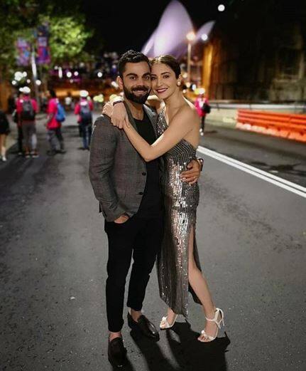 વિરાટ-અનુષ્કાએ નવા વર્ષના સેલિબ્રેશન પર આ તસવીર શેર કરી હતી.