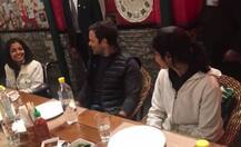 દિલ્હીની એક રેસ્ટોરન્ટમાં કૉંગ્રેસ અધ્યક્ષ રાહુલ ગાંધીએ વિદ્યાર્થીઓ સાથે કરી \'ડિનર પે ચર્ચા\', જુઓ તસવીરો