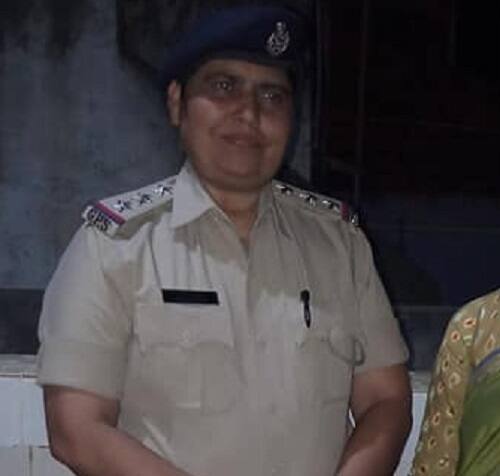 ભાવનગરનો ભરતનગર વિસ્તાર જે ગુન્હાખોરીનું હબ માનવામાં આવે છે. અહીં સતત બનતા ગંભીર ગુન્હાઓને લઈ રાજ્યના ગૃહ વિભાગને પોલીસ સ્ટેશન કાર્યરત કરવાની ફરજ પડી હતી. તેમાં પ્રથમ મહિલા પોલીસ ઈન્સપેક્ટર તરીકે નિયુક્ત થઈ ગુન્હેગારોમાં લેડી સિંઘમ જેવી નામના મેળવી હતી. કાયદા પાલનના આગ્રહી એવા ભરતનગર પોલીસ સ્ટેશનમાં પોલીસ ઈન્સપેક્ટર જે.એમ.ચાવડા ટ્રાફિકના નિયમોને ભંગ કરનારને મેમો આપી દંડ વસુલ કરતાં હતા.