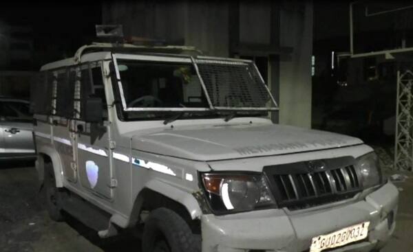 છેલ્લા કેટલાય દિવસોથી નારાજ ચાલી રહેલા કોંગ્રેસના ધારાસભ્ય આશાબેન પટેલે ધારાસભ્યપદેથી રાજીનામું આપ્યું હતું. રાજીનામાં બાદ ઊંઝામાં કાર્યકરોમાં રોષ ફાટી નીકળ્યો હતો. ઊંઝામાં આશાબેન પટેલનું પૂતળા દહન પણ કરાયું હતું જ્યારે અજાણ્યા શખ્સો દ્વારા બેનરની પણ તોડફોડ કરાઈ હતી. આ સમગ્ર ઘટના બાદ કાર્યાલય અને આશાબેનના ઘરે પોલીસને ચાંપતો બંદોબસ્ત ગોઠવી દેવાયો છે.