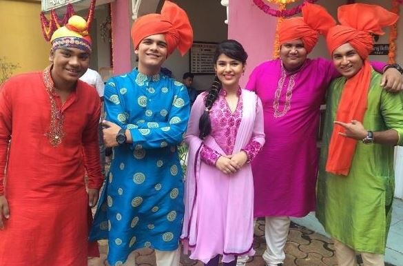 મુંબઈઃ ટીવીની જાણીતી સીરિયલ 'તારક મહેતા કા ઉલ્ટા ચશ્મા'ના ચાહકો માટે માઠા સમાચાર આવી રહ્યા છે. શોમાં દયાબેન ઉર્ફે દિશા વાકાણી લાંબા સમયથી અદ્રશ્ય છે. આવામાં જાણવા મળી રહ્યું છે કે, સીરિયલમાંથી વધુ એક પાત્ર દૂર થઇ શકે છે. સીરિયલમાં ટપુ સેનામાં આત્મરામ ભીડેની પુત્રી તરીકે સોનુના પાત્રમાં જોવા મળતી નિધિ ભાનુશાલીએ સીરિયલ છોડવાનું મન બનાવી લીધું છે.