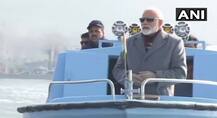 PM મોદીએ બોટમાં બેસીને દાલ સરોવરનો માણ્યો નજારો, જુઓ તસવીરો