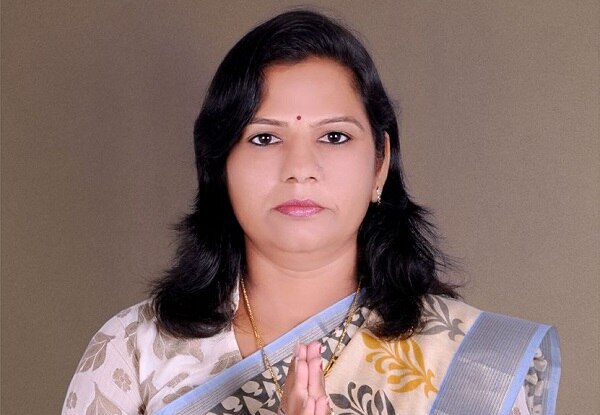 કોંગ્રેસે તેમને મનાવવા માટે આશાબેન પટેલને લોકસભાની ચૂંટણીમાં મહેસાણા બેઠક પરથી ઉમેદવાર બનાવવાની ઓફર પણ કરાઈ છે. રવિવારે કોંગ્રેસના એક ડઝનથી વધારે ધારાસભ્યોએ ગાંધીનગરમાં ધામા નાંખીને દિવસભર બેઠકો કરી હતી અને આશાબેનને કોંગ્રેસમાં રહેવા માટે સમજાવ્યાં હતાં.