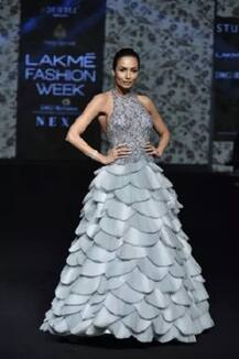 In Pics: લેક્મે ફેશન વીકના રેમ્પ પર બેકલેસ ડ્રેસમાં જોવા મળી મલાઈકા અરોરા, લોકો જોતાં જ રહી ગયા