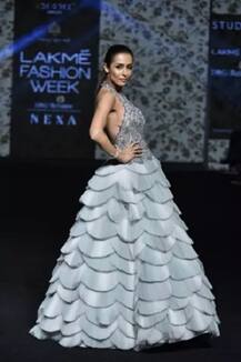 In Pics: લેક્મે ફેશન વીકના રેમ્પ પર બેકલેસ ડ્રેસમાં જોવા મળી મલાઈકા અરોરા, લોકો જોતાં જ રહી ગયા