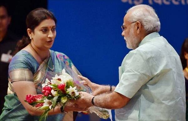 સ્મૃતિએ કહ્યું હતું કે, જ્યારે ‘પ્રધાન સેવક’ (પીએમ) નરેન્દ્ર મોદી રાજનીતિમાંથી સંન્યાસ લેશે ત્યારે હું પણ ભારતીય રાજનીતિને અલવિદા કહી દઈશ. કેન્દ્રીય મંત્રીને પૂછવામાં આવ્યું હતું કે, તેઓ મોદી ઉપરાંત ક્યા નેતા નીચે કામ કરવા માંગે છે તો તેમણે જણાવ્યું હતું કે, શું હું અત્યારે રાજનાથ સિંહજી, નીતિન ગડકરી જેવા નેતાઓ નીચે કામ નથી કરી રહી? છેલ્લા 18 વર્ષમાં મેં સંગઠનના અનેક નેતાઓ સાથે કામ કર્યું છે. મને વાજપાયી અને અડવાણી જેવા નેતાઓ નીચે પણ કામ કરવાનો મોકો મળ્યો છે.'