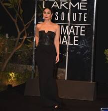 Lakme Fashion Week: બ્લેક હોટ ડ્રેસમાં રેમ્પ પર ઉતરી કરિના કપૂર, જુઓ તસવીરો
