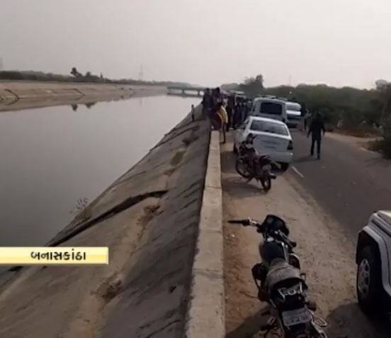 બનાસકાંઠાઃ બનાસકાંઠાના વાવ તાલુકાના દેથળી ગામની ચાર યુવતીઓએ દેવપુરા નર્મદા કેનાલમાં ઝંપલાવીને આપઘાત કર્યો હતો. ઘટનાના પગલે સમગ્ર પંથકમાં ચકચાર મચી ગઈ હતી. મૃતક યુવતીઓમાં ત્રણ યુવતી પરણિત હતી, તથા એક યુવતી અપરણિત હોવાનું બહાર આવ્યું છે. આ ઘટનાના પગલે મોટા પાયે પોલીસ કાફલો દોડી આવ્યો હતો.