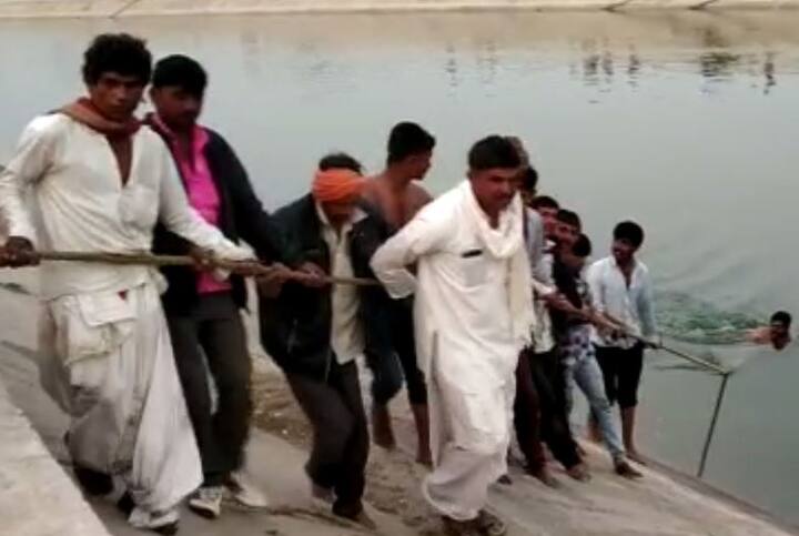 સુસાઇડ નોટમાં લખ્યા પ્રમાણે આ સુસાઇડ નોટ મીનાક્ષી નામની યુવતીએ લખી છે, સુસાઇડ નોટ પ્રમાણે 'હું મીનાક્ષી, હું મારા આપથી મરૂ છું, આમા કોઇનો વાંક નથી, મારે વાલની બીમારી હતી, એટલે મારે જીવવાનો કોઇ અધિકાર ન હતો, એટલે કેનાલમાં પડીને મરૂ છું'