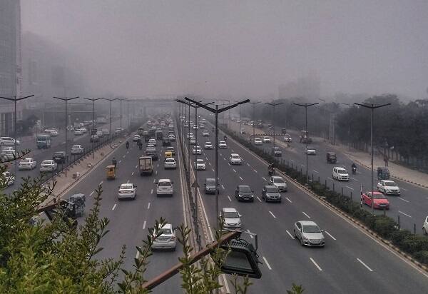 ઉત્તરમાં ઠંડા પવનોનું જોર ઘટતાં અમદાવાદ સહિત ગુજરાતના 9 શહેરોમાં ગરમીનો પારો વધી ગયો છે. સમગ્ર ગુજરાતમાં 34.6 ડિગ્રી સાથે સુરત સૌથી ગરમ અને 12.3 ડિગ્રી સાથે નલિયા સૌથી ઠંડુ શહેર બન્યું હતું. 