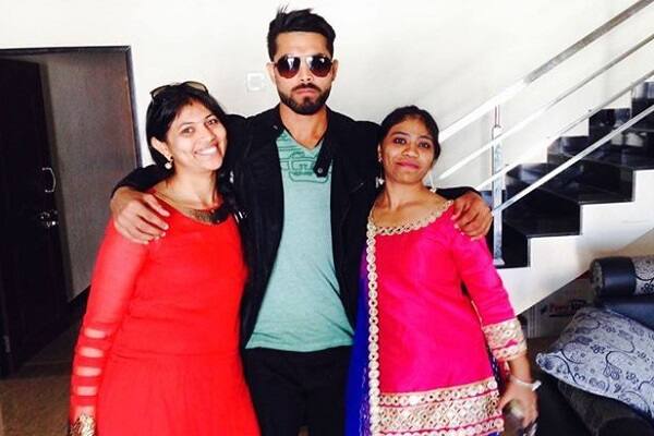 આ બાબતે નયનાબાએ જણાવ્યું હતું કે, પિતાના સંપૂર્ણ સહકારથી તે પાર્ટીમાં જોડાઈ છું. નયનાબાને હાલ વેસ્ટર્ન કમાનના પાર્ટીનો હવાલો સોંપવામાં આવ્યો છે. 