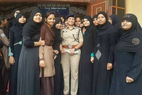 પ્રેરણાત્મક, સક્ષમ, ઉત્કૃષ્ટ અને ઉમદા કાર્ય બદલ મહિલાઓને આપવામાં આવતા ગ્લોબલ એવોર્ડની 12 કેટેગરીમાંની વુમન ઈન યુનિફોર્મ કેટેગરી માટે ડી.સી.પી. સરોજ કુમારીની પસંદગી કરવામાં આવી છે. 2 માર્ચ 2019ના રોજ ચેન્નાઈ ખાતે આવેલા ધ ચિન્મયા હેરિટેજ હોલ ખાતે તામિલનાડુના ગવર્નર થીરૂ બનવારીલાલ પુરોહિતના હસ્તે સરોજ કુમારીને એવોર્ડ આપવામાં આવશે.