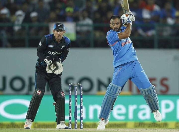 જે બાદ 2016માં ધોનીએ નાગપુરમાં રમાયેલી ટી20માં ઇંગ્લેન્ડ સામે 30 રન ફટકાર્યા હતા, ભારત 47 રનથી મેચ હાર્યું હતું. 2017માં ધોનીએ કાનપુરમાં ઇંગ્લેન્ડ સામે 36 રન બનાવ્યા હતા અને ભારતનો ટોપ સ્કોરર હતો, છતાં મેચમાં ટીમની 7 વિકેટથી હાર થઈ હતી.