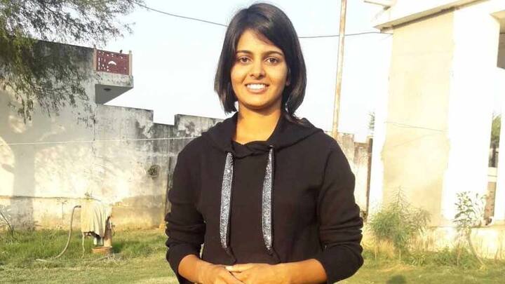 પ્રિયાની કારકિર્દીની વાત કરીએ તો તેણે દિલ્હી તરફથી અંડર-19, અંડર-23 અને સીનિયર ક્લાસની ક્રિકેટ રમી ચૂકી છે. પ્રિયાએ દિલ્હીની જીસસ એન્ડ મેરી કોલેજમાંથી કોમર્સમાં ગ્રેજ્યુએશન કર્યું છે અને હાલ જયપુરમાં રહે છે.