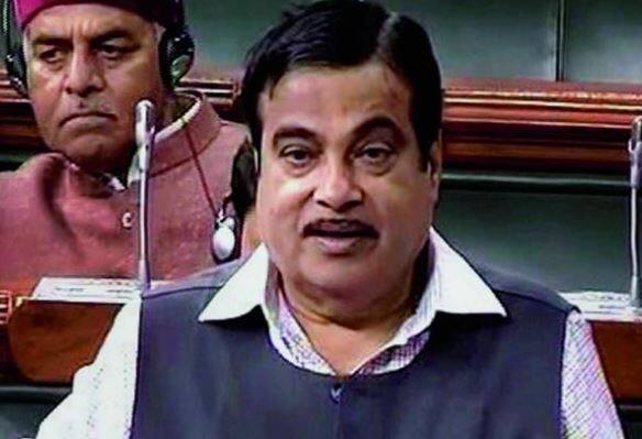 ગડકરીએ એક સવાલનો જવાબ આપતા કહ્યું, મારી આ વિશેષતા છે અને મે પોતાને તેના માટે ભાગ્યવાન સમજુ છુ કે દરેક પાર્ટીના સાંસદો કહે છે કે તેમના ક્ષેત્રમાં સારૂ કામ થયું છે. ગંગા સરક્ષણ મંત્રાલયનો પણ પ્રભાર સંભાળી રહેલા ગડકરીએ ઉત્તરાખંડના ચાર ધામોને જોડનારી પરિયોજનાથી સંબંધિત સવાલનો જવાબ આપતા ગંગાનો ઉલ્લેખ કર્યો અને કહ્યું પ્રયાગમાં પ્રથમ વખત ગંગા આટલી નિર્મલ અને અવિરલ છે. 