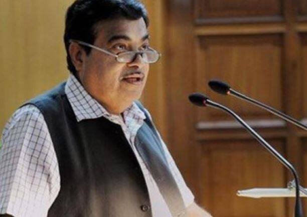 તેમણે લોકસભા અધ્યક્ષને કહ્યું, અધ્યક્ષ મહોદયા તમે એક વખત જઈને જુઓ કે ગંગા માટે પણ કેટલું કામ થયું છે. તેના પર અધ્યક્ષ મહાજને કહ્યું કામ થયું છે અને અમારા આર્શીવાદ તમારી સાથે છે. મંત્રીના જવાબ બાદ ભાજપના ગણેશ સિંહે લોકસભા અધ્યક્ષને અનુરોધ કર્યો કે ગડકરીએ દેશમાં એટલું કામ કર્યું છે કે તેમના માટે સંસદમાં ધન્યવાદ પ્રસ્તાવ પાસ કરવો જોઈએ. આ દરમિયાન ભાજપના સભ્યોએ પાટલી પર હાથ થપથપાવી ગડકરીની પ્રશંસા કરી યૂપીએ અધ્યક્ષ સોનિયા ગાંધી અને સદનમાં કૉંગ્રેસના નેતા મલ્લિકાર્જુન ખડગે સહિત અન્ય કેટલાક વિપક્ષી સદસ્યોએ પણ પાટલી થપથપાવી પોતાનું સમર્થન આપ્યું હતું. 