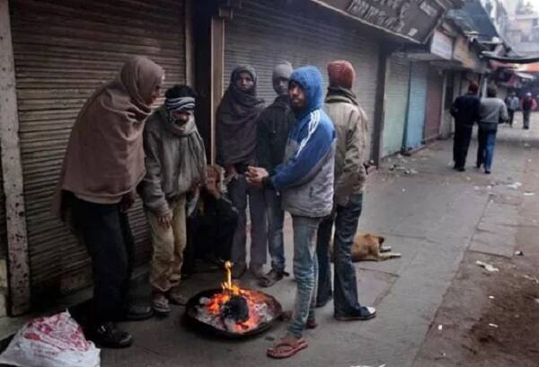 હવામાન ખાતાના જણાવ્યા પ્રમાણે, 12:30થી 4:30 વાગ્યા સુધી પવનની ઝડપ પ્રતિ કલાક 30 કિલોમીટર રહી હતી. જ્યારે બપોરે અઢી વાગ્યે ઝડપ વધીને 36થી કિલોમીટર સુધી પહોંચી ગઈ હતી. અમદાવાદનું લઘુતમ તાપમાન 12.4 ડિગ્રી, ગાંધીનગરનું 11.2 ડિગ્રી, વડોદરાનું 14.2, સુરતનું 17.6 અને રાજકોટનું 14.5 ડિગ્રી તાપમાન રહ્યું હતું. 