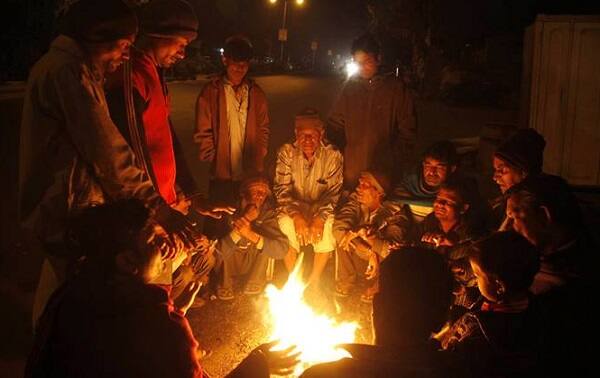 નોંધનીય છે કે કાતિલ ઠંડીના કારણે ગુજરાતના અનેક વિસ્તારોમાં વરસાદી છાંટા પડે તેવી શક્યતા છે. જ્યારે 11.2 ડિગ્રી સાથે ડીસા સૌથી ઠંડુ શહેર બન્યું હતું. આગામી ત્રણથી ચાર દિવસ કાતિલ ઠંડે તેવી શક્યતા છે. 