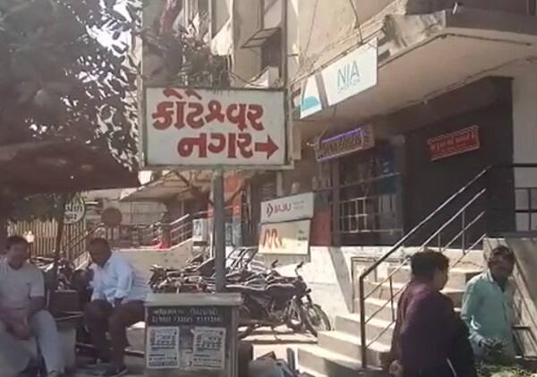 સુરતના કતારગામ ધોળકીયા ગાર્ડન પાસેની કોટેશ્વર સોસાયટીમાં રહેતા રાજેશ રમણ કથિરીયા બાંધકામના વ્યવસાય સાથે સંકળાયેલા છે. તેમનો એકનો એક પુત્ર સાહિલ ધોરણ-12ની પરીક્ષા પાસ કરીને ઈન્ફર્મેશન ટેક્નોલોજીમાં કારકિર્દી બનાવવા માટે ઓસ્ટ્રેલિયાના સિડનીની યુનિવર્સિટીમાં ભણવા ગયો હતો. 