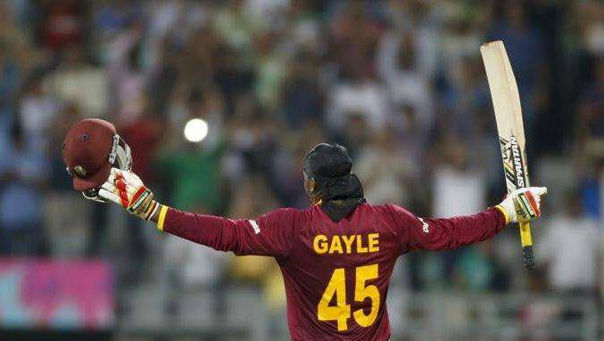 નવી દિલ્હી: ક્રિકેટ જગતમાં વિસ્ફોટક બેટ્સમેન તરીકે ઓળખાતા ક્રિસ ગેલની એકવાર ફરી વિન્ડિઝની ટીમમાં વાપસી થઇ ગઈ છે. વિન્ડિઝ ક્રિકેટે આજે ઇંગ્લેન્ડ સામે રમાનારી પ્રથમ બે વનડે મુકાબલા માટે ટીમની જાહેરાત કરી છે. જેમાં જેમાં ક્રિસ ગેલની વાપસીનું પણ એલાન કર્યું છે. આ સાથે વિન્ડિઝ ટીમના ચેરમેને કહ્યું કે અમે અમારી વિશ્વકપની તૈયારીઓ શરૂ કરી દીધી છે.