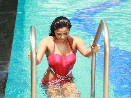 ડેઝીએ એક ઇન્ટરવ્યુ દરમિયાન કહ્યું હતું કે, 'ગુજરાત ૧૧' ફિલ્મથી તે ગુજરાતી ફિલ્મમાં ડેબ્યુ કરી રહી છે. આ ફિલ્મમાં તે ફૂટબોલ કોચના પાત્રમાં જોવા મળશે. તેની ઓપોઝિટ હીરો તરીકે પ્રતીક ગાંધી જોવા મળશે. ડેઝીએ કહ્યું, મારા મિત્રોએ મને બોલીવૂડ ઉપરાંત અન્ય ભાષાની ફિલ્મોમાં કામ કરવાની સલાહ આપી છે. તેથી મને મારી માતૃભાષાની ફિલ્મ મળી તો હુ ઇનકાર કરી ન શકી. 