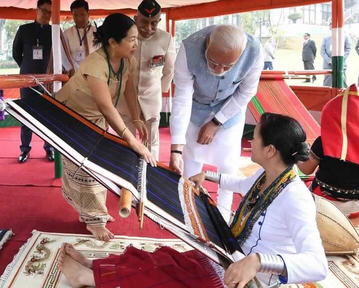 પીએમ મોદી તેની સાથોસાથ કોંગ્રેસ પર પ્રહાર કરતાં કહ્યું કે, BC અને AD એટલે કે બિફોર કોંગ્રેસ અને આફ્ટર ડાયનેસ્ટીને ગૌરવવાન કરનારાઓને હું આજે અહીંથી પૂછવા માંગું છું કે છવટે તમે ભારતના સાચા રત્નોને ન ઓળખવાની કુટિલ રમત દાયકાઓથી કેમ રમી? અરૂણાચલ પ્રદેશ દેશનું અભિમાન છે. તે ભારતના વિકાસનું, ભારતની સુરક્ષાનું ગેટવે પણ છે. આ ગેટવેને શક્તિ આપવાનું કામ ભાજપ સરકાર કરતી રહેશે.