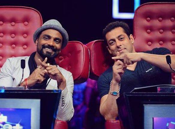 જે બાદ રેમો રાત્રે સાડા ત્રણ વાગે સલમાનના ઘરે પહોંચી ગયો હતો. રેમો જૂની વાતો ભૂલીને સલમાન ખાનને મનાવવાની કોશિશ કરી રહ્યો છે. રેસ 3ના કારણે બગડેલા સંબંધો સુધરે તેમ રેમો ઈચ્છે છે.