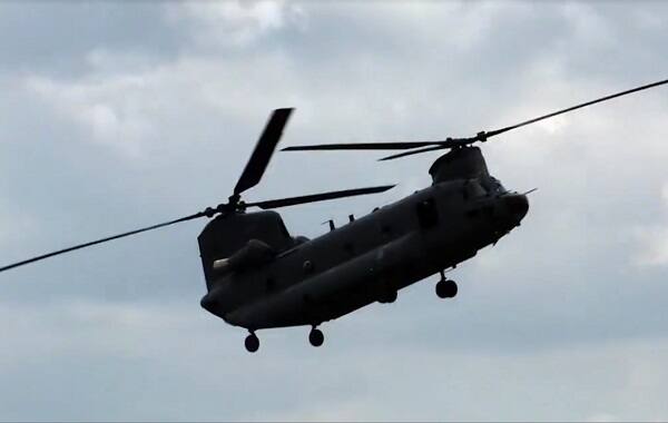 ભારતીય વાયુસેના હજુ સુધી મોટા પ્રમાણમાં રશિયન Mi-17 જેવા મધ્યમ વર્ગના લિફ્ટ હેલિકોપ્ટર પર આધારિત હતી. ચિનૂક અને અપાચેનાં આવવાથી મજબૂતી વધશે. અમેરિકન સંરક્ષણ મંત્રી પદથી જેમ્સ મેટિસની વિદાય બાદ આ ડીલ લટકતી જોવા મળી રહી હતી. પરંતુ તેમના સ્થાને પેટ્રિક શેનોએ પણ ભારત સાથેની આ ડીલમાં રસ દર્શાવ્યો અને તરત તેને લીલી ઝંડી આપી દેવામાં આવી હતી. 