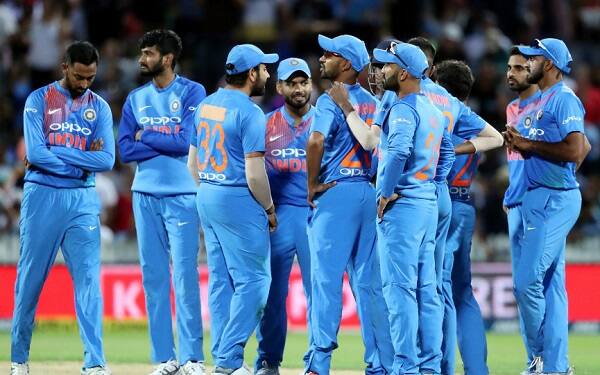 અંતિમ ઓવરમાં ભારતને જીત માટે 16 રનની જરૂર હતી. આ ઓવરના પ્રથમ બોલે કાર્તિકે બે રન લીધા હતા પરંતુ તે પછી સતત બે બોલ પર એક પણ રન આવ્યો નહોતો. ત્રીજા બોલે સિંગલ રન મળે તેમ હતો પરંતુ કાર્તિકે કૃણાલને રન લેવાની ના પાડી દીધી હતી. ત્યાર બાદ ચોથા અને પાંચમાં બોલે 1-1 રન આવ્યો હતો. 