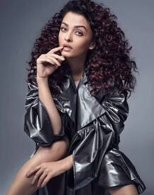 કર્લી હેર અને ન્યૂડ લિપ્સ્ટિકમાં આ એક્ટ્રેસનો જોવા મળ્યો અત્યાર સુધીનો સૌથી અલગ લુક, જુઓ તસવીરો....