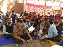 ભૂજમાં પડતર માંગણીઓને લઇને વિદ્યાસહાયકોએ કર્યા ધરણા